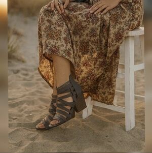 Not Rated Women's Feelin Strappy Brown 4" Block Heeled Sandals Sz 7